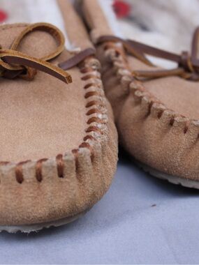 Minnetonka Brown Suede Fair Isle Faux Fur Lined Moccasin Slippers size 6